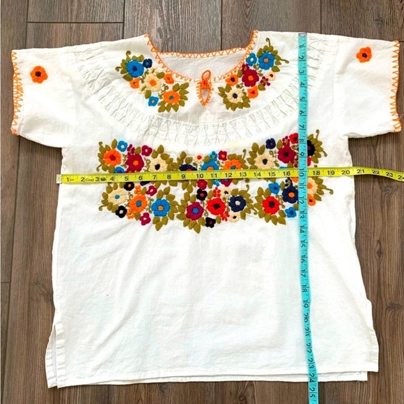 Floral Embroidered White Top - Picture 6 of 8